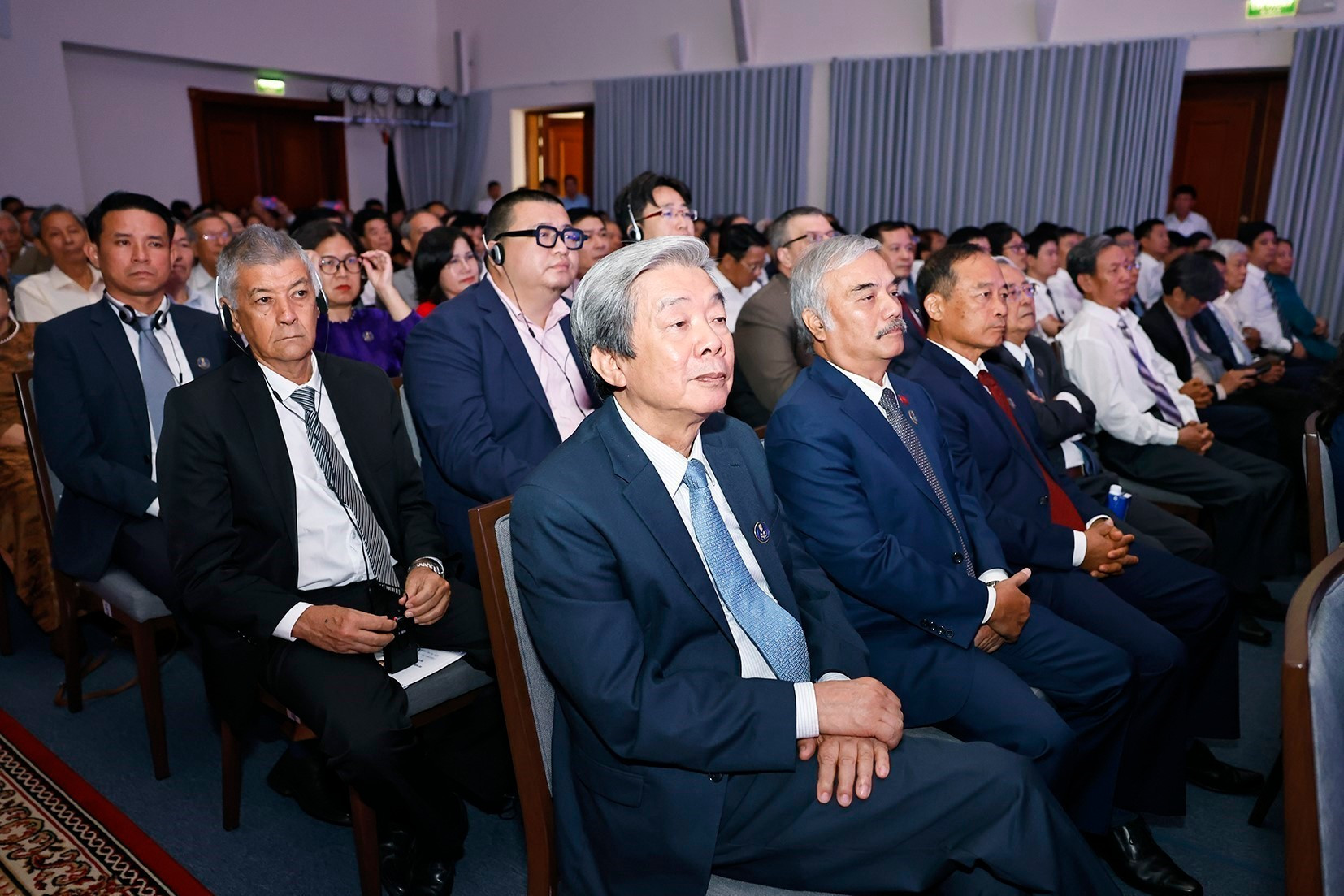 Participants à l’événement. Photo: VNA vna-potal-tong-bi-thu-to-lam-du-le-ky-niem-80-nam-ngay-truyen-thong-thong-tan-xa-viet-nam-8274040.jpg