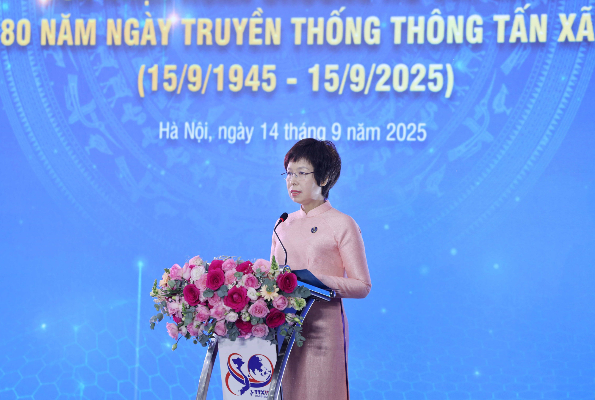 La directrice générale de la VNA, Vu Viet Trang, prend la parole lors de l’événement. Photo : VNA vna-potal-tong-bi-thu-to-lam-du-le-ky-niem-80-nam-ngay-truyen-thong-thong-tan-xa-viet-nam-8273999.jpg
