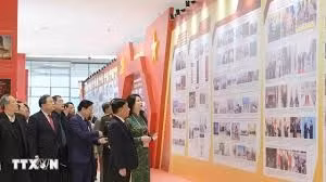 Exposition photographique de la VNA: Le rôle du Parti dans la transition vers une nouvelle ère
