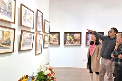 À Hanoï, l’eau et la couleur racontent une histoire