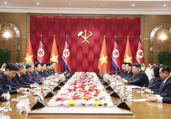 Entretien à Pyongyang entre le secrétaire général du Parti communiste du Vietnam, To Lam et le secrétaire général du Parti du travail de Corée et président de la Commission des affaires d’État de la RPDC, Kim Jong Un. Photo : VNA