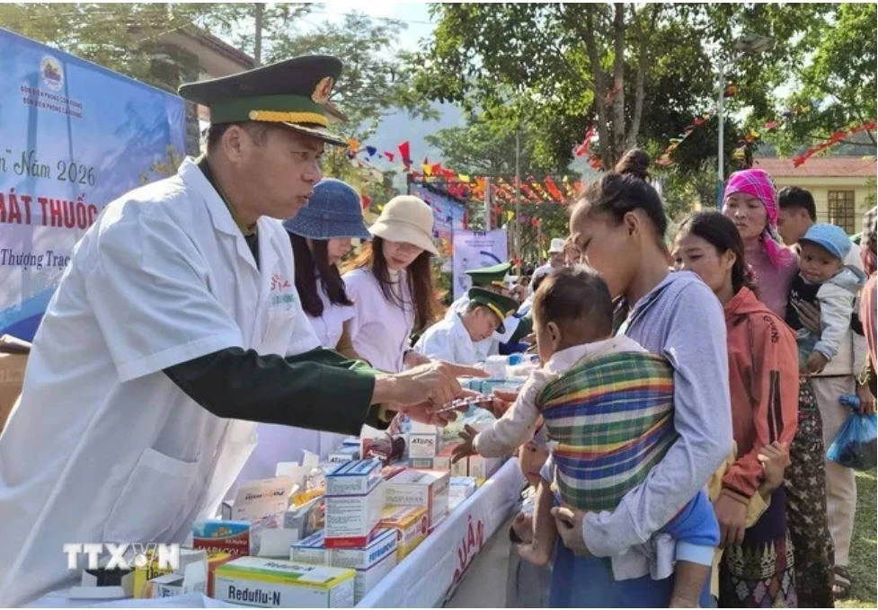 Les documents du 14e Congrès national du Parti souligne la position constante du Vietnam de considérer le peuple comme à la fois, « le centre, l'objectif, la motivation et la ressource du développement ». Photo: VNA