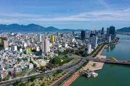 Da Nang se pare de drapeaux et de fleurs pour un grand rendez-vous politique
