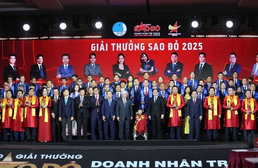 Les délégués et les lauréats prix Étoile rouge 2025. Photo: VNA