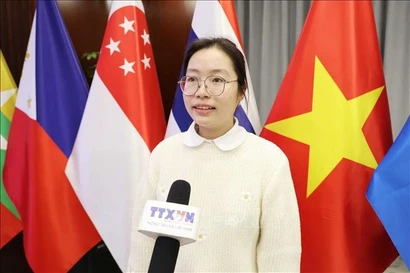 Lê Thi Anh Thu, étudiante en master à l’Université des Sports de Pékin, répond à une interview accordée à un journaliste de la VNA à Pékin. Photo : VNA