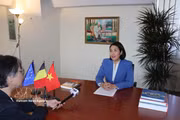 L’ambassadrice du Vietnam en Belgique et cheffe de la Mission du Vietnam auprès de l’UE, Nguyen Huong Tra, répond à une interview de l’Agence vietnamienne d’information. Photo: VNA 