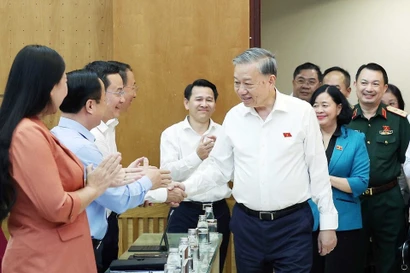 Le leader du Parti To Lam rencontre les électeurs de Hanoï, le 23 septembre 2025. Photo: VNA