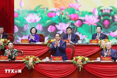 Le présidium dirige premier Congrès du Comité du Parti du gouvernement pour le mandat 2025–2030. Photo: VNA