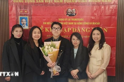Des jeunes intellectuels vietnamiens à l’étranger confiants à l’approche du 14e Congrès du PCV. Photo: VNA