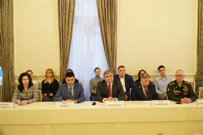 Les délégués présents à la table ronde. Photo: VNA