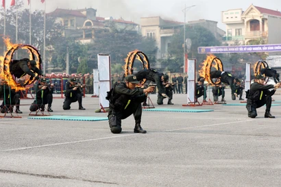  14e Congrès national du Parti : entraînement des forces d'élite pour garantir l'ordre public 