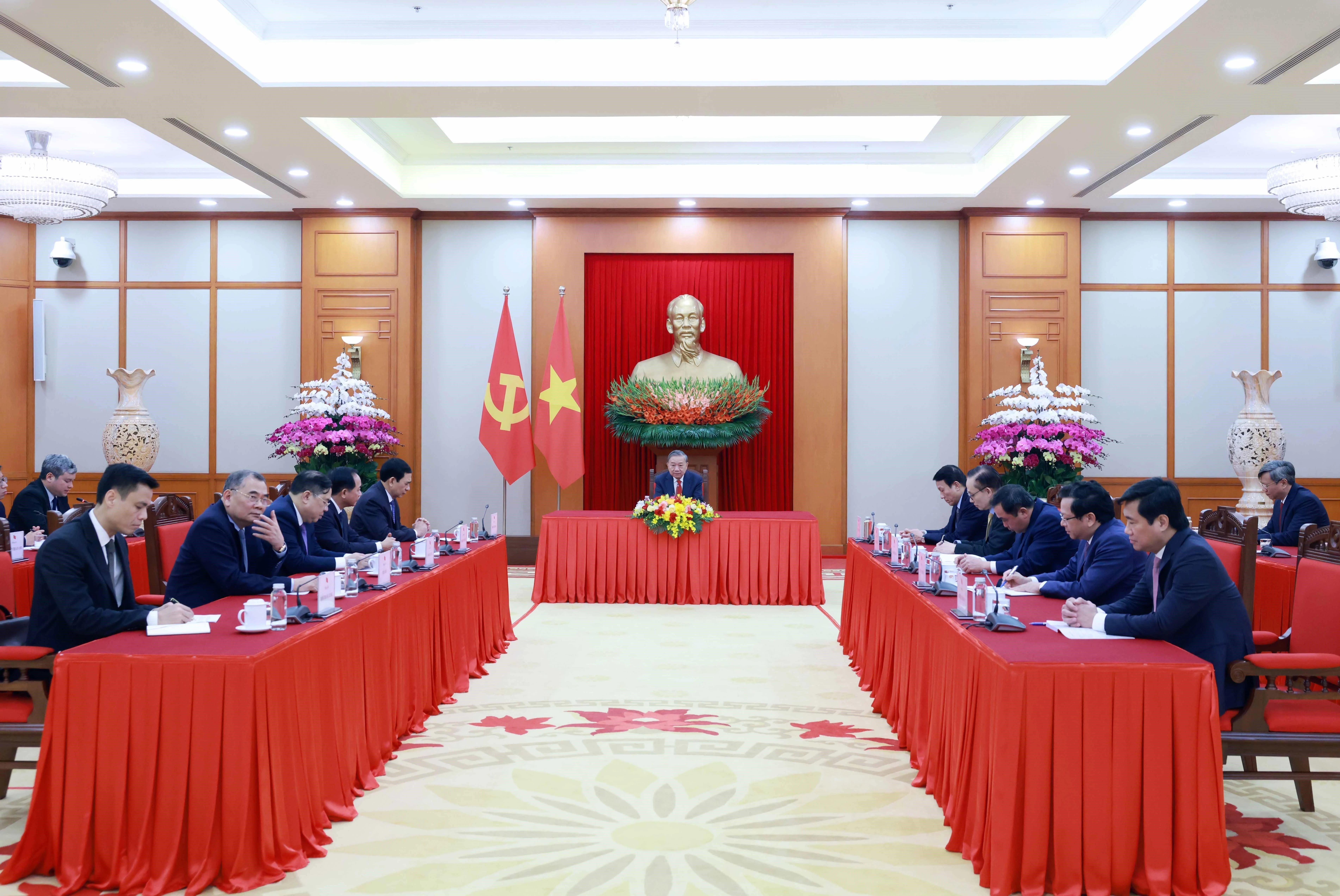 Le soir du 26 janvier, le secrétaire général du Parti communiste du Vietnam (PCV), Tô Lâm, a eu un entretien téléphonique avec le premier secrétaire du Parti communiste de Cuba et président de Cuba, Miguel Diaz-Canel. Photo: VNA