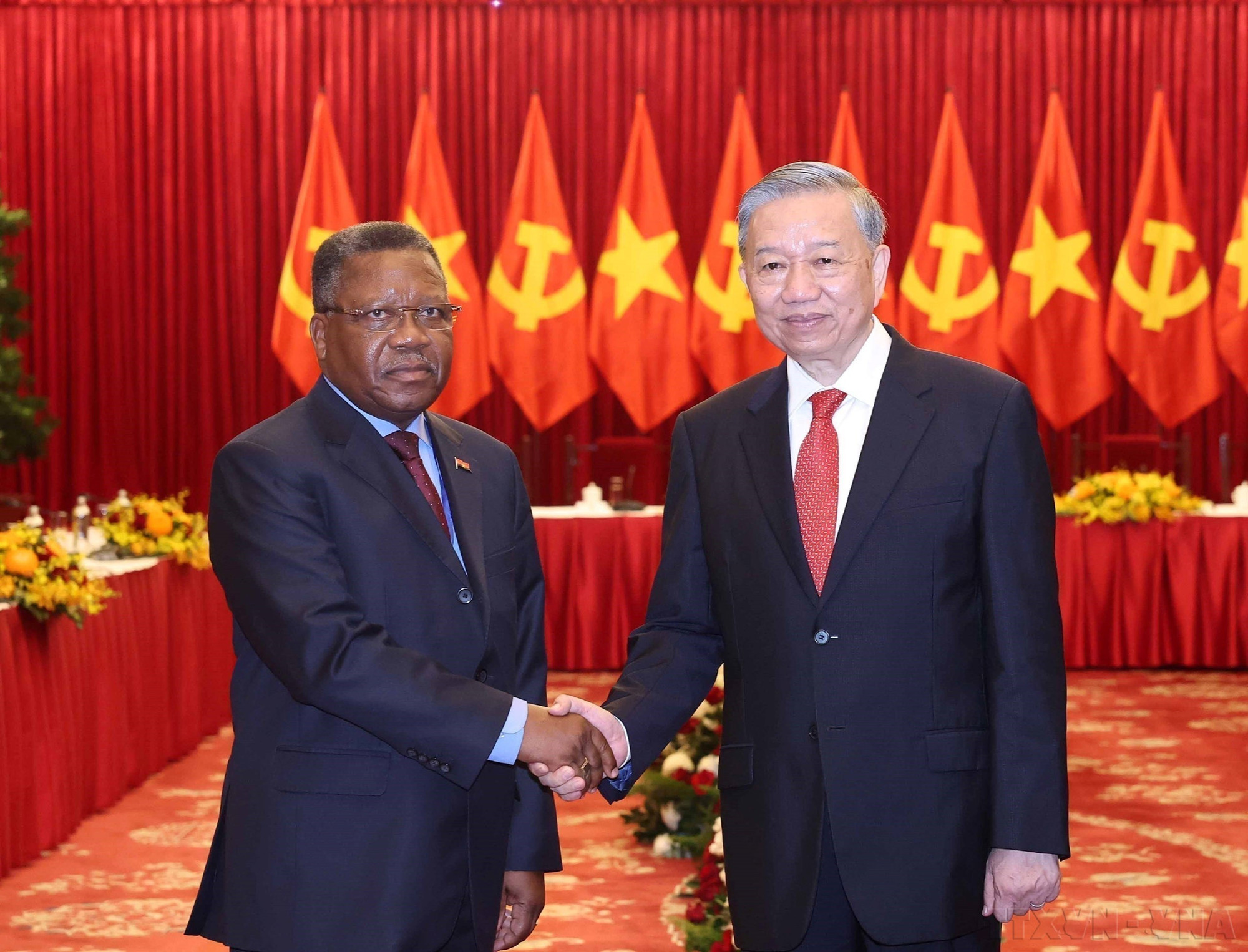 11-tong-bi-thu-to-lam-tiep-uy-vien-bo-chinh-tri-dang-phong-trao-nhan-dan-giai-phong-angola-mpla-jorge-inocenio-dombolo.jpg