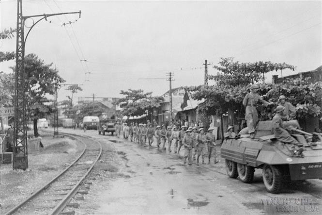 À mesure que les troupes françaises évacuent, le régiment de la capitale prend le contrôle des zones laissées vacantes. Photo : Archives anh-8.jpg