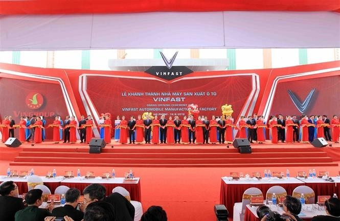 Le groupe VinGroup inaugure officiellement son usine automobile VinFast, marquant le début de la production de masse. Photo : VNA anh-10.jpg