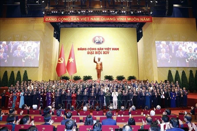 Le 14e Comité central du Parti communiste du Vietnam est présenté au Congrès. Photo : VNA