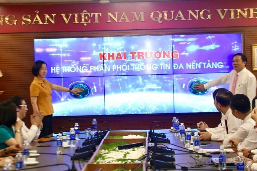 Cérémonie de lancement du site d’information chinhsachcuocsong.vn de la VNA pour fournir des mises à jour rapides sur les textes et les politiques récentes. Photo : VNA anh-82.jpg