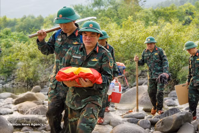 La « Campagne des 500 jours et nuits » traduit la volonté du Vietnam de retrouver et identifier les restes des martyrs, dans un esprit de reconnaissance envers celles et ceux qui se sont sacrifiés pour la Patrie. (Photo : VNA)