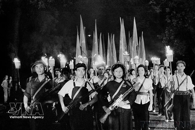 En mai 1964, le mouvement « Trois dispositions » est lancé parmi la jeunesse de la capitale avant de s'étendre à tout le Nord, contribuant de manière décisive à la victoire de la résistance anti-américaine pour le salut national. Photo : VNA