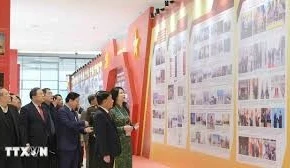 Exposition photographique de la VNA: Le rôle du Parti dans la transition vers une nouvelle ère