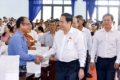 Le président de l'Assemblée nationale, Tran Thanh Man, rencontre des électeurs de Hô Chi Minh-Ville. (Photo : VNA)