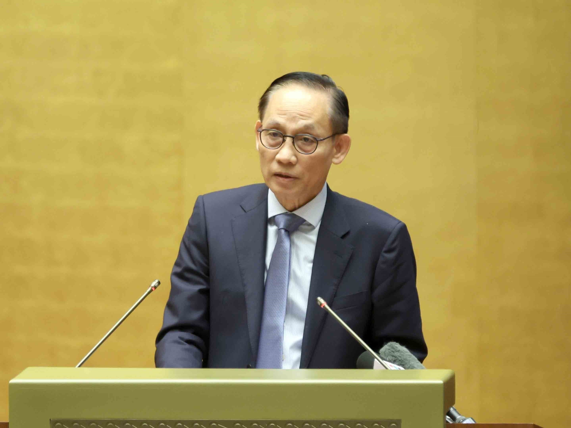 Le secrétaire du Comité central du Parti et ministre par intérim des Affaires étrangères, Lê Hoai Trung. Photo: VNA vna-potal-hoi-nghi-toan-quoc-quan-triet-trien-khai-thuc-hien-4-nghi-quyet-cua-bo-chinh-tri-8277524.jpg