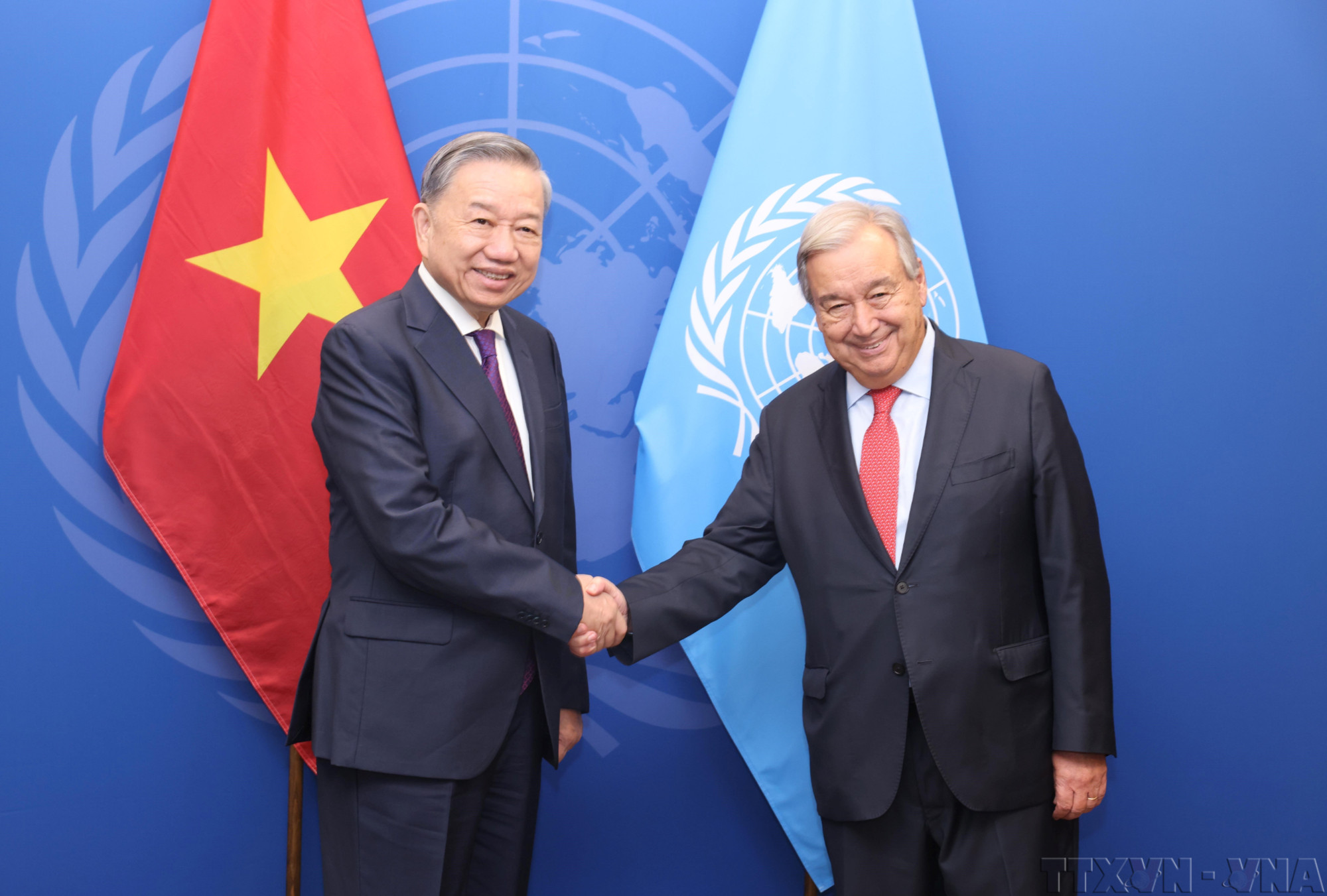Le 24 septembre 2024, le secrétaire général du Parti et président vietnamien, Tô Lâm, rencontre le secrétaire général des Nations Unies, Antonio Guterres, à l’occasion de sa participation à la 79e session de l’Assemblée générale des Nations Unies et de sa visite de travail aux États-Unis. Photo : VNA anh-8-1.jpg