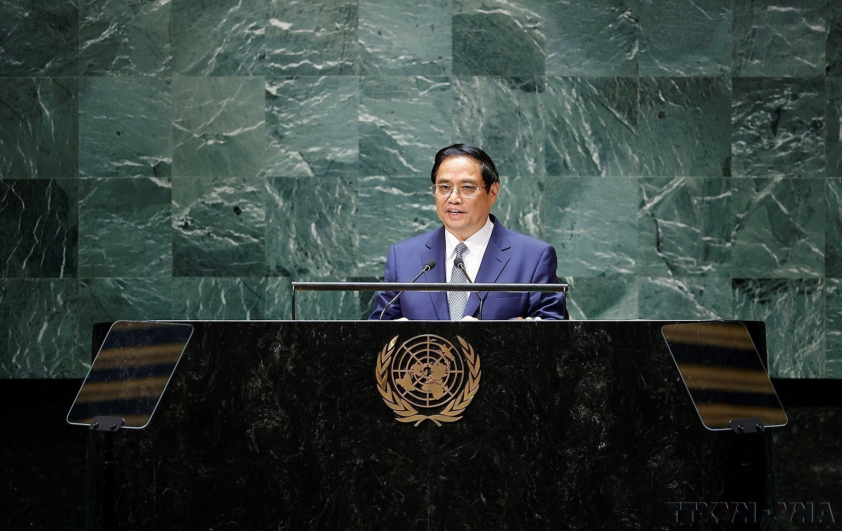 Le 22 septembre 2023, le Premier ministre Pham Minh Chinh prend la parole lors du débat général de haut niveau de la 78e session de l’Assemblée générale des Nations Unies, au siège de l’ONU à New York (États-Unis). Photo : VNA anh-6-1.jpg