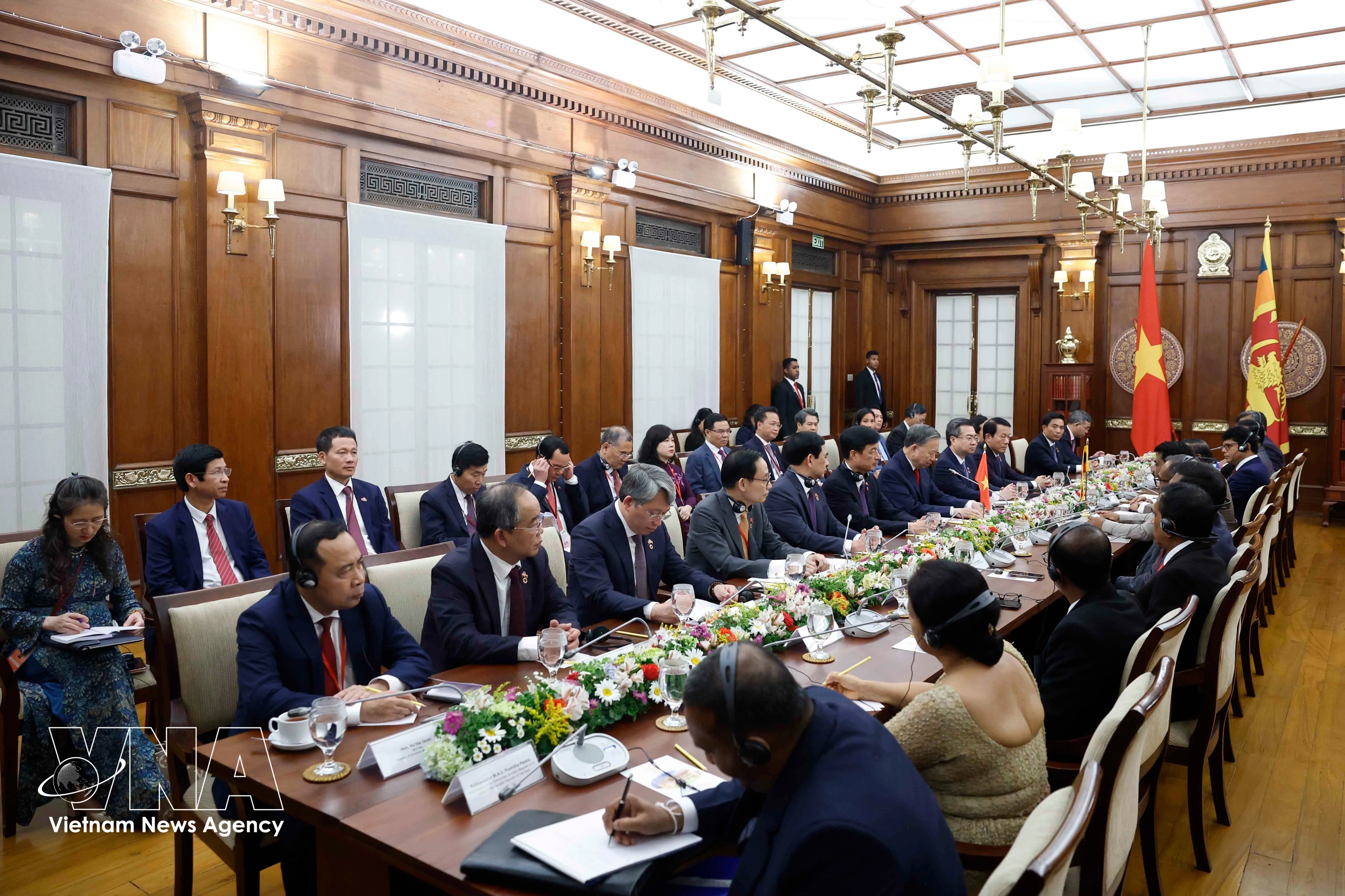  Le secrétaire général du Parti communiste du Vietnam et président de la République, Tô Lâm, s’est entretenu avec le président sri-lankais Anura Kumara Dissanayake dans la matinée du 8 mai, Photo : VNA