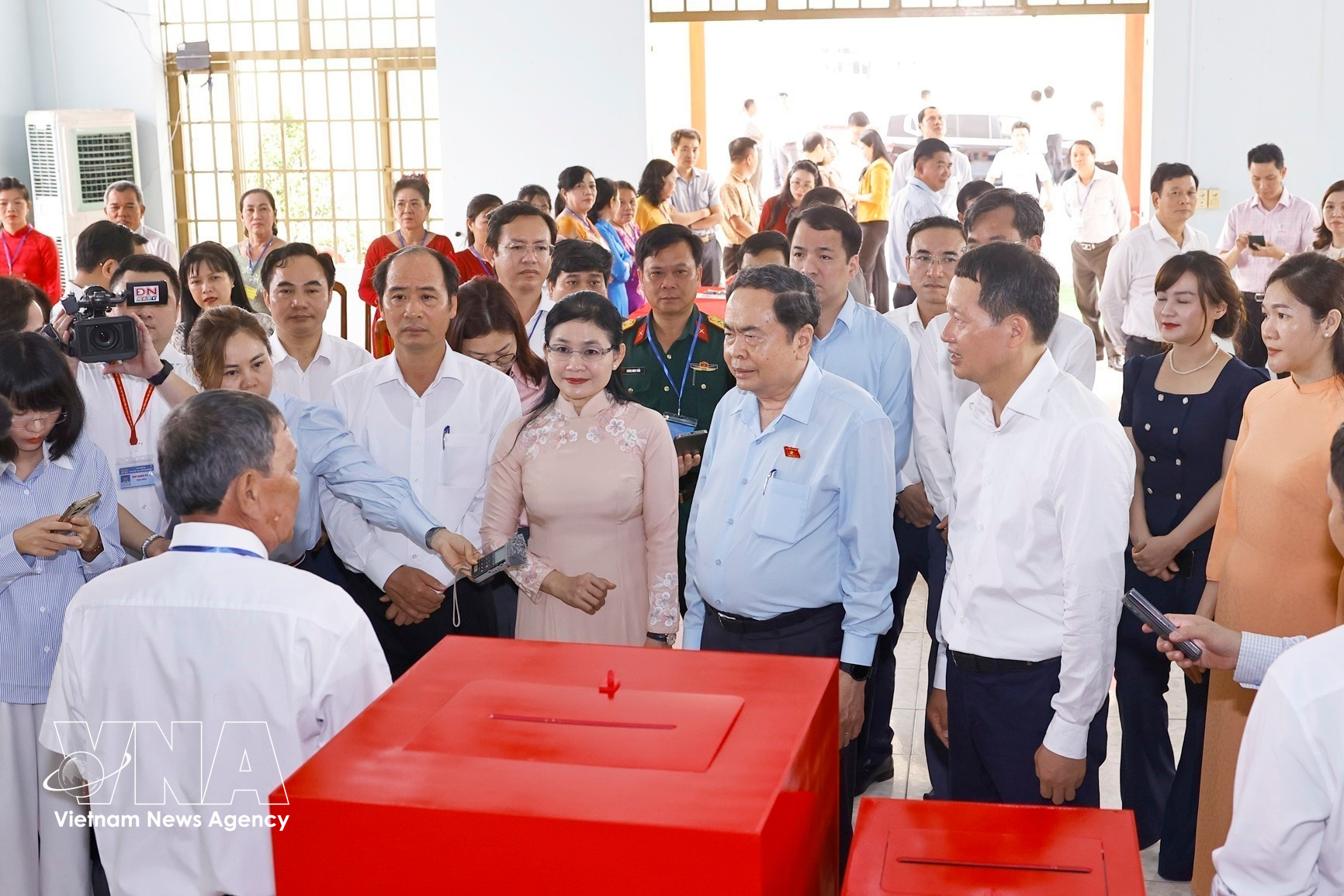 Le 5 mars, le président de l'Assemblée nationale, Tran Thanh Manh, a effectué une inspection de terrain au bureau de vote n° 4, circonscription électorale n° 17 – quartier de Tan Trieu, province de Dong Nai. Photo : VNA