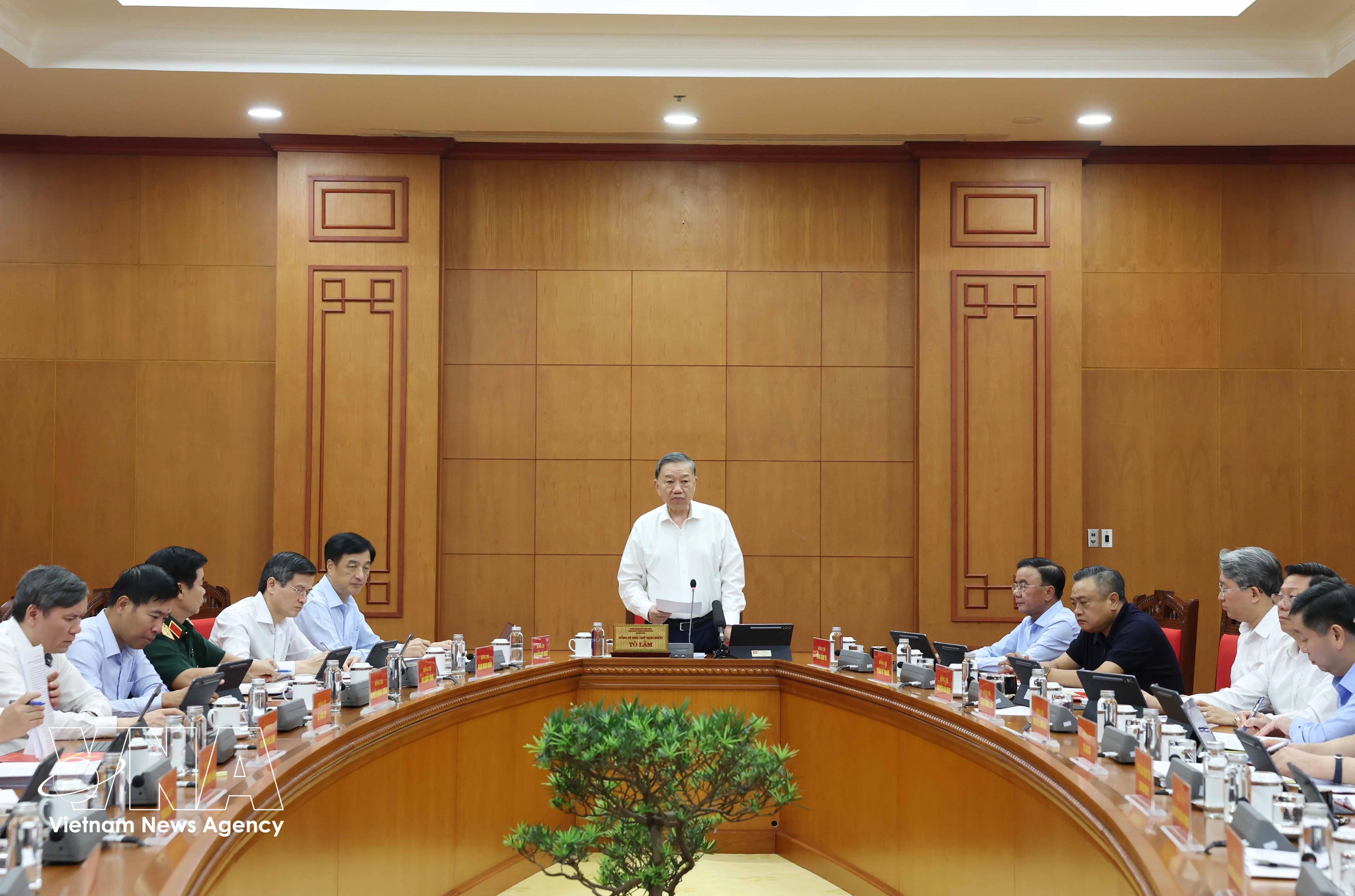 Le secrétaire général du Parti et président de la République To Lam lors d’une réunion consacrée à la recherche et à la révision des Statuts du Parti, tenue le 16 septembre à Hanoi. Photo : VNA