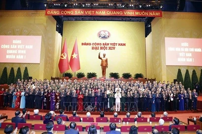 Le 14e Comité central du Parti communiste vietnamien est présenté au Congrès. Photo : VNA