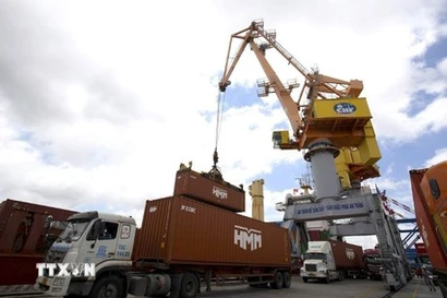 Activités de production dans l'usine de fabrication de piliers en béton centrifuge d'une entreprise à investissement direct étranger (IDE). Photo: VNA