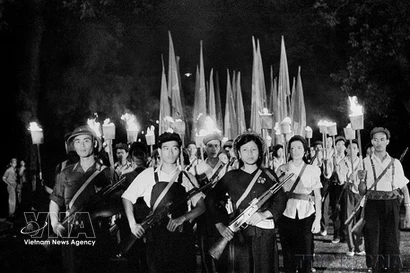 En mai 1964, le mouvement « Trois dispositions » est lancé parmi la jeunesse de la capitale avant de s'étendre à tout le Nord, contribuant de manière décisive à la victoire de la résistance anti-américaine pour le salut national. Photo : VNA