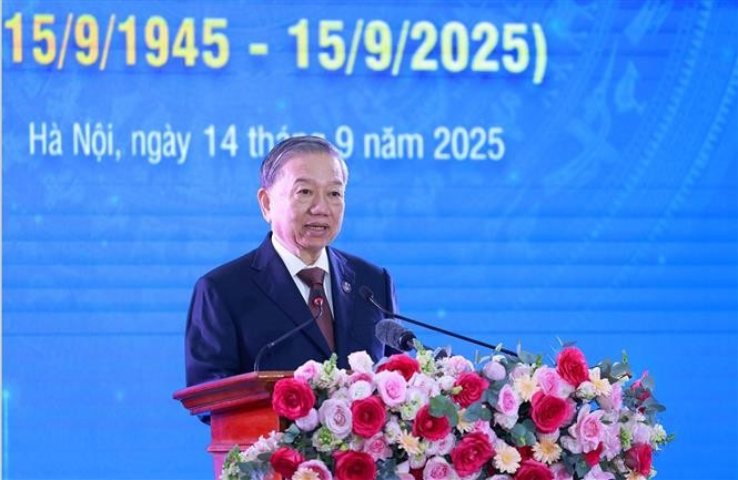 Le secrétaire général To Lam prend la parole lors de la cérémonie. Photo: VNA vna-potal-tong-bi-thu-to-lam-du-le-ky-niem-80-nam-ngay-truyen-thong-thong-tan-xa-viet-nam-8274101.jpg