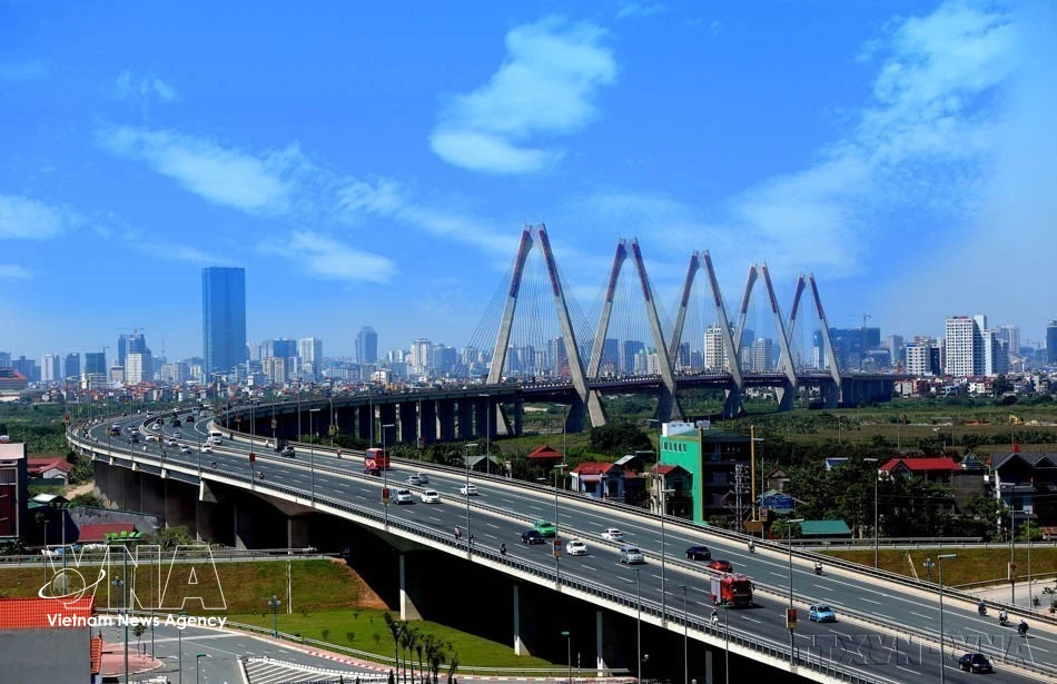 Le pont Nhat Tan, à Hanoï. Photo: VNA