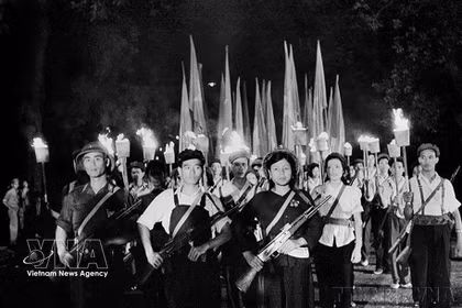 En mai 1964, le mouvement « Trois dispositions » est lancé parmi la jeunesse de la capitale avant de s'étendre à tout le Nord, contribuant de manière décisive à la victoire de la résistance anti-américaine pour le salut national. Photo : VNA