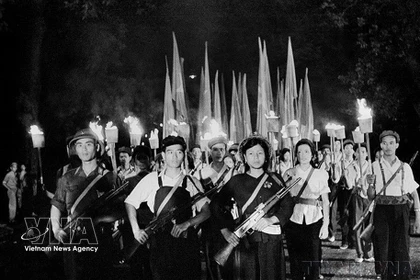 En mai 1964, le mouvement « Trois dispositions » est lancé parmi la jeunesse de la capitale avant de s'étendre à tout le Nord, contribuant de manière décisive à la victoire de la résistance anti-américaine pour le salut national. Photo : VNA