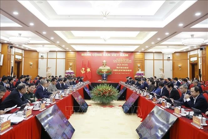Le secrétaire général To Lam prononce un discours d'orientation lors de la conférence consacrée au bilan des travaux de 2025 et aux missions et solutions prioritaires pour 2026 du Comité de pilotage central pour le développement des sciences, des technologies, de l’innovation et de la transformation numérique. Photo : VNA