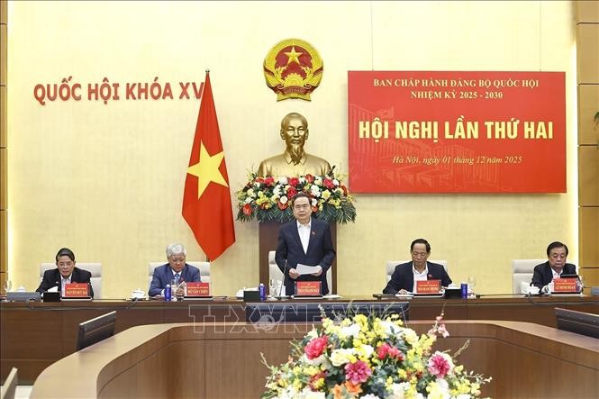 Le président de l’Assemblée nationale, Trân Thanh Man (debout), lors de l'événement. Photo: VNA