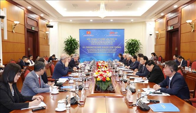 Le 10ᵉ dialogue théorique entre le Parti communiste du Vietnam (PCV) et le Parti social-démocrate d’Allemagne (SPD). Photo: VNA