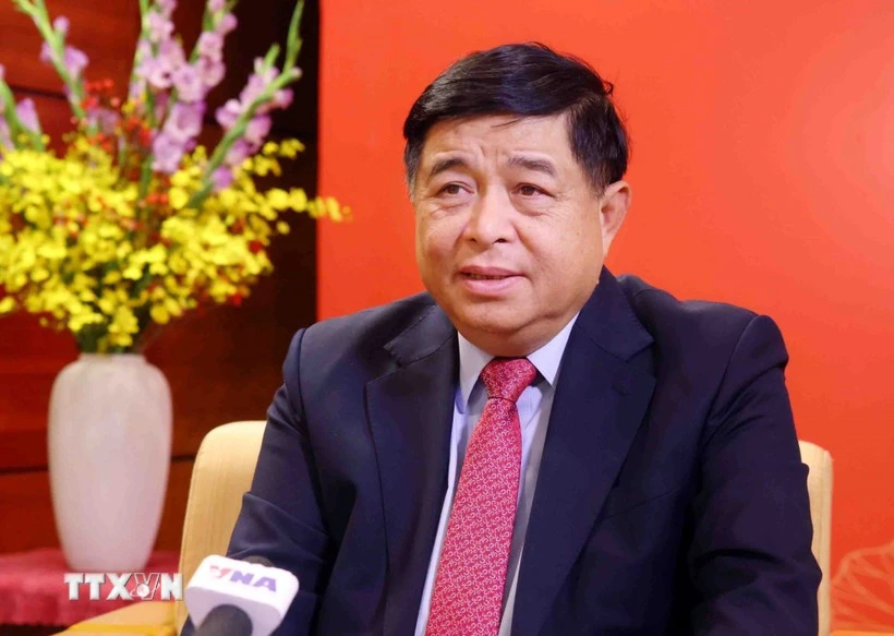 Le vice-Premier ministre Nguyên Chi Dung répond à une interview de l’Agence vietnamienne d’Information. Photo: VNA