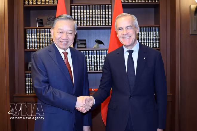 Le secrétaire général du Parti et président de la République, Tô Lâm (gauche) et le Premier ministre canadien Mark Carney, en septembre 2026 à Ottawa. Photo: VNA
