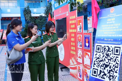 Hô Chi Minh-Ville affirme son rôle pionnier dans l’application des technologies numériques à la préparation et à l’organisation des élections de l’Assemblée nationale et des Conseils populaires. Photo: VNA