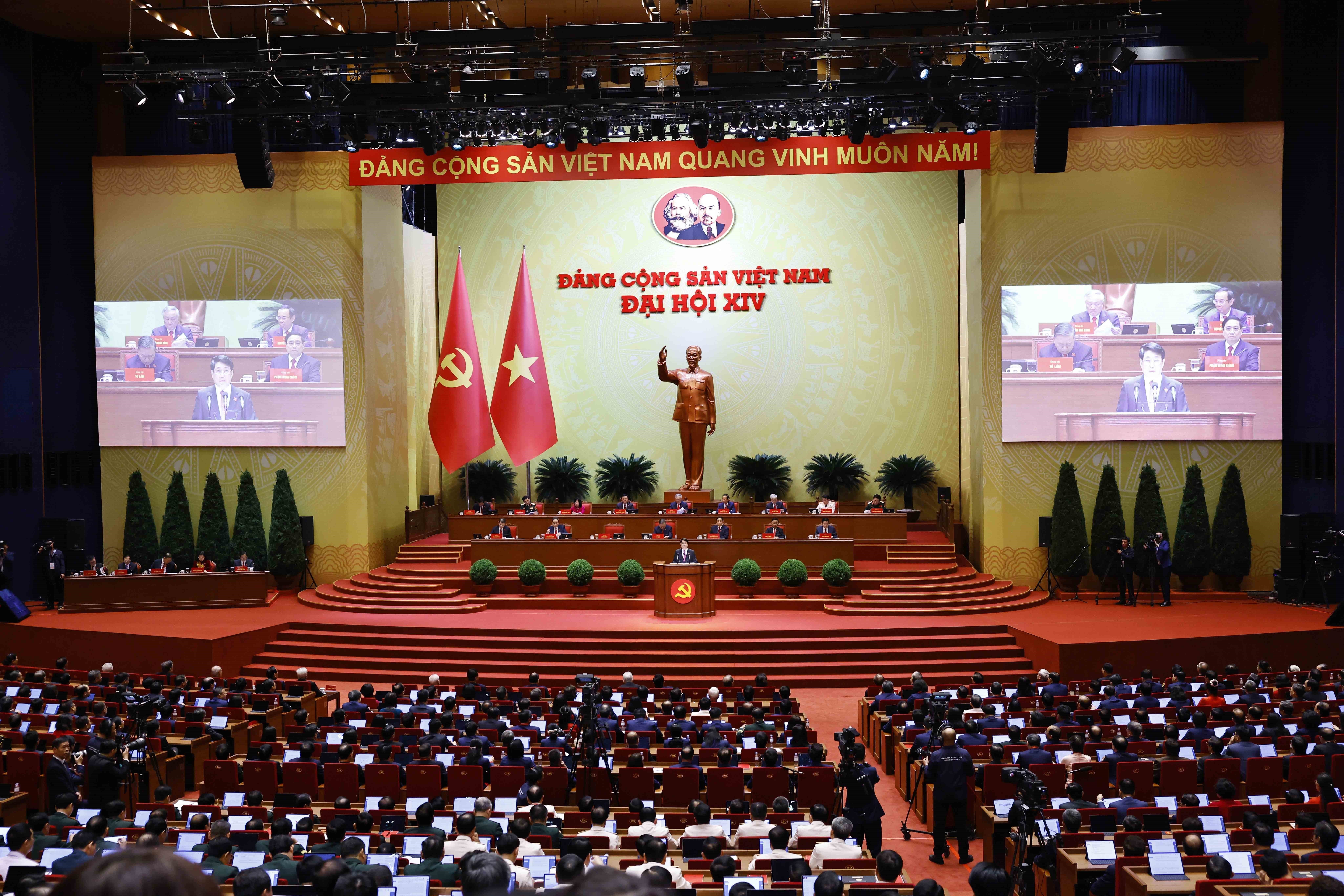 Panorama de la cérémonie d'ouverture solennelle du 14ᵉ Congrès national du Parti communiste du Vietnam. Photo: VNA