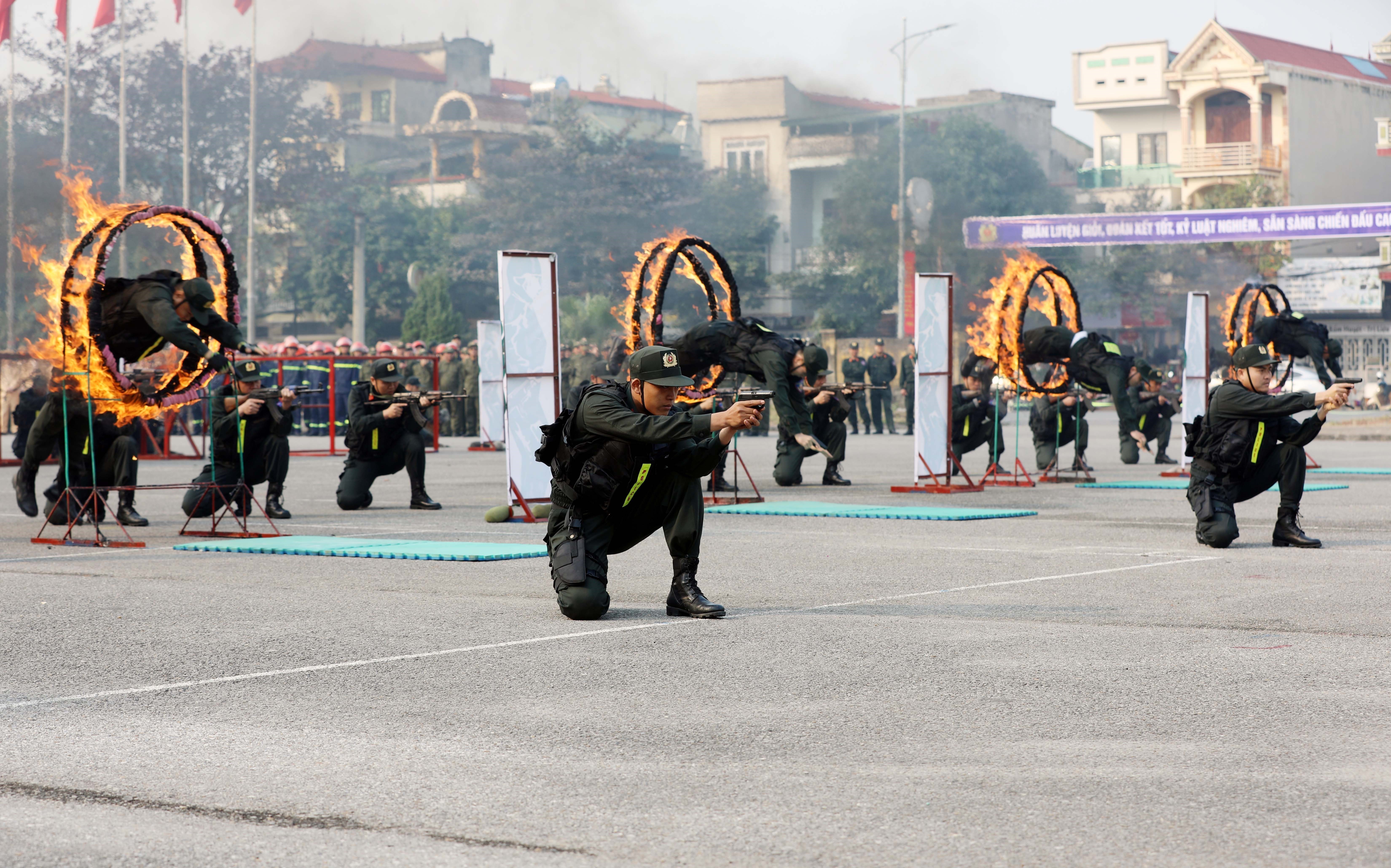  14e Congrès national du Parti : entraînement des forces d'élite pour garantir l'ordre public 