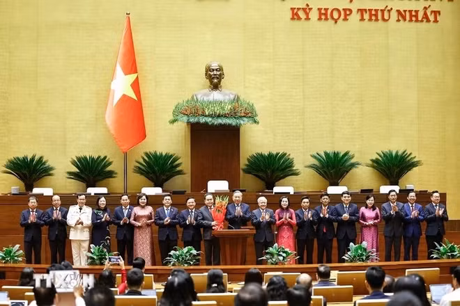 Des dirigeants et membres de l'Etat et du gouvernement pour le mandat 2026-2031. Photo: VNA