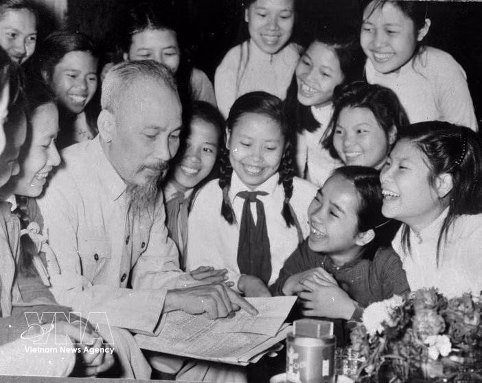 vnanet-09-ky-niem-136-nam-ngay-sinh-chu-tich-ho-chi-minh-195-bac-ho-mot-tinh-yeu-bao-la-8760985.jpg