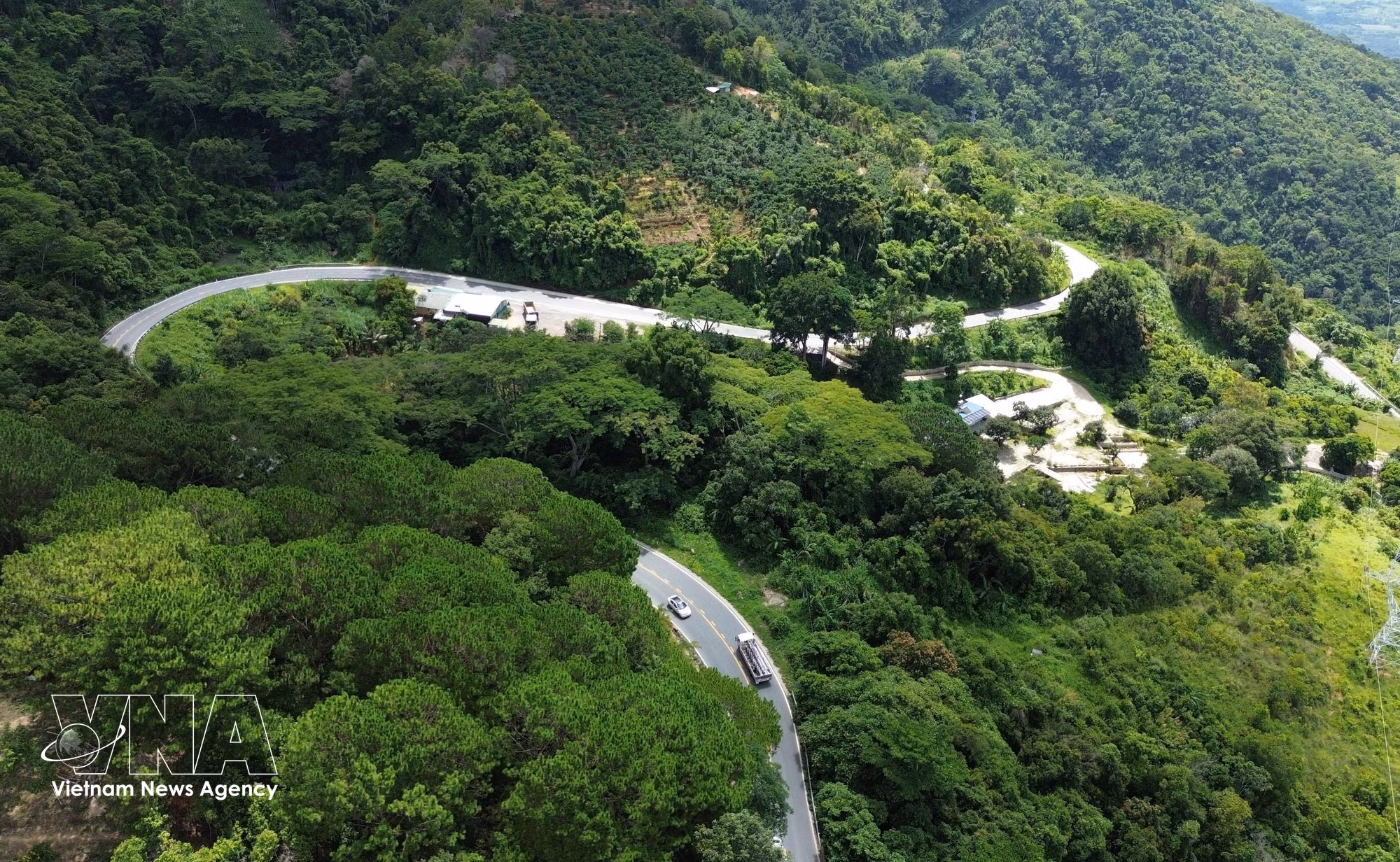 vnanet-02-ve-dep-hung-vi-cua-deo-ngoan-muc-o-lam-dong.jpg