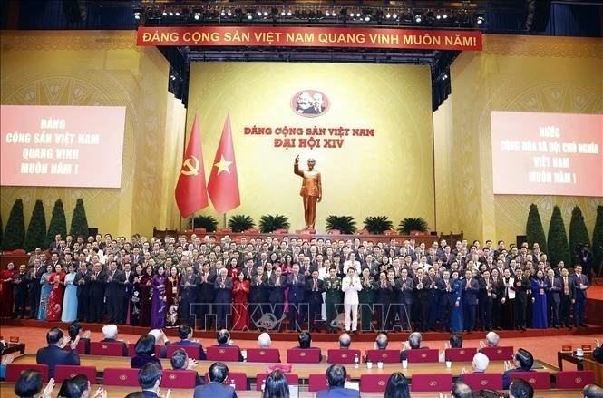Le 14e Comité central du Parti communiste du Vietnam présenté au congrès. Photo : VNA